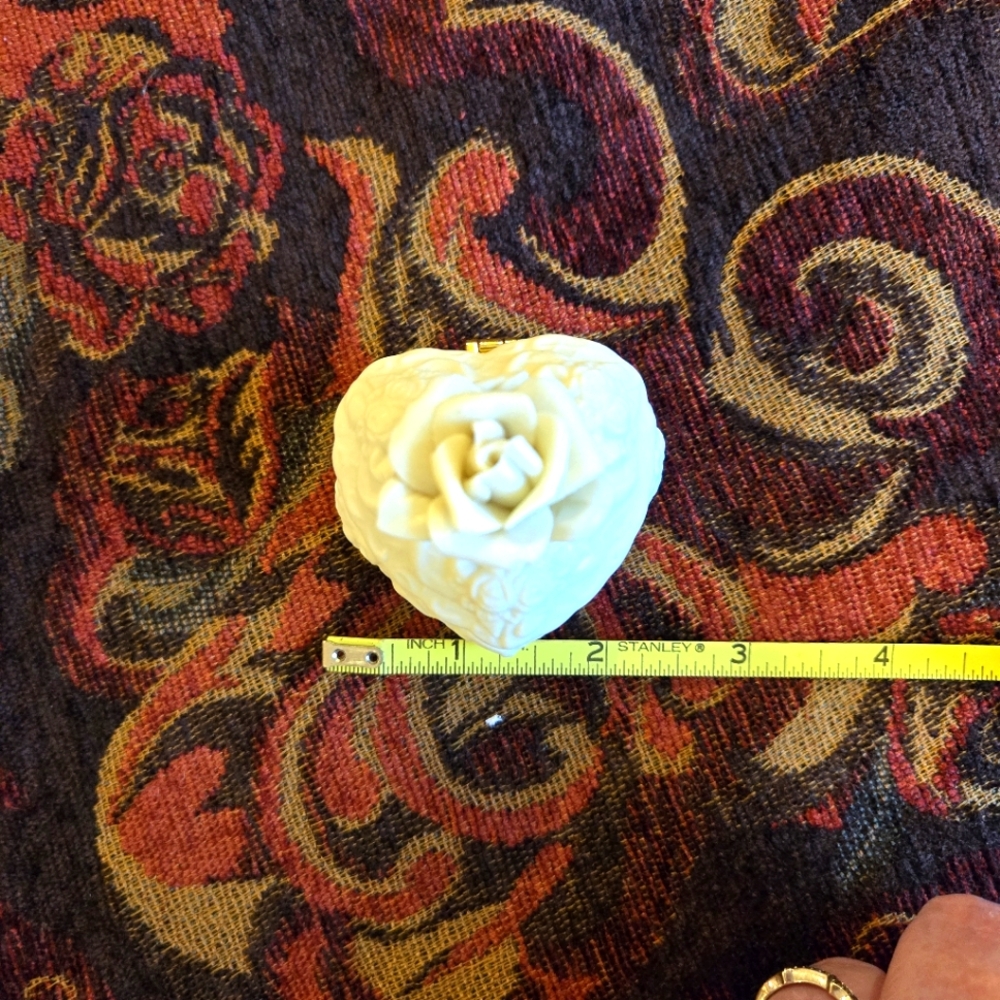 Vintage Miniture Carved White Rose Trinket Box - Picture 11 of 16